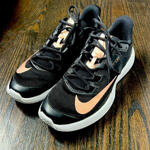 Like New NikeCourt Vapor Lite Tennis Shoes